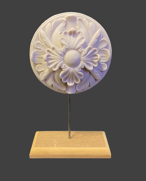 Round Decor Sitting on Wood - M268